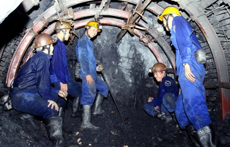 Doanh nghiệp khai thác than tại Quảng Ninh